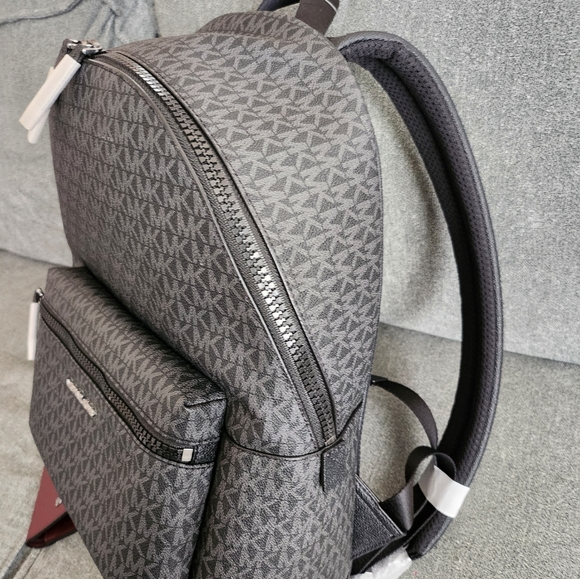 Michael kors back pack - Picture 10 of 10